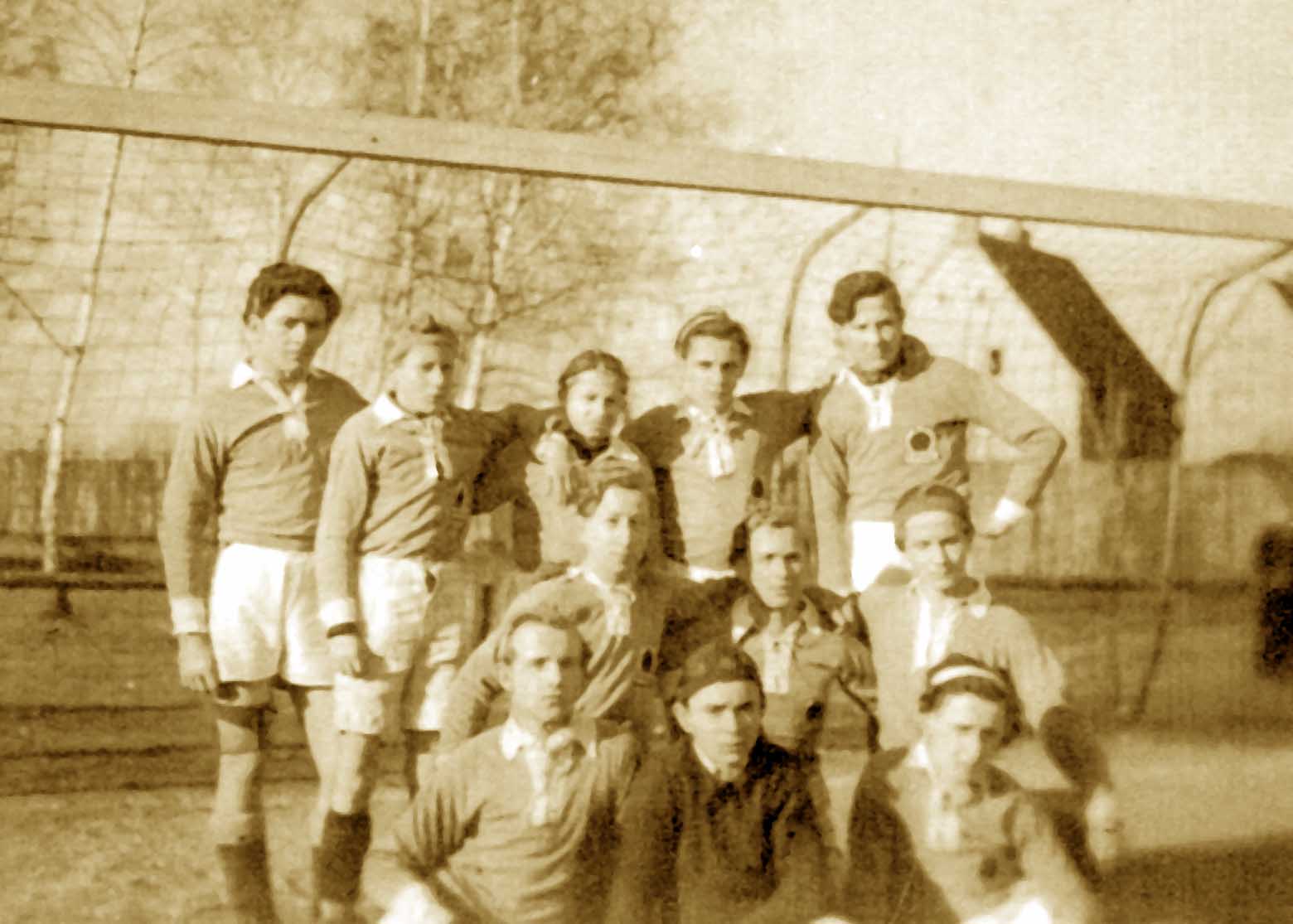 Mannschaftsfoto BSG-Jugendteams auf dem Motor-Platz