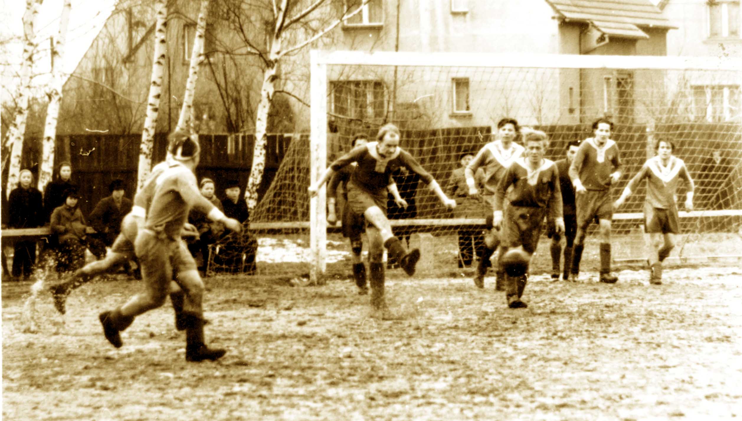 Der Hartplatz auf der Einheit verlangte alles ab.